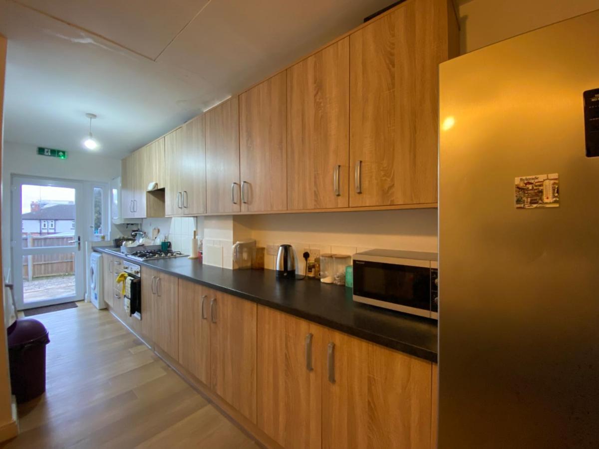 Nice Living Serviced Accommodations 4 โคเวนทรี ภายนอก รูปภาพ
